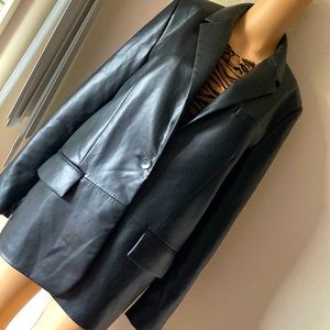 ZARA WOMEN’s BLACK BLOGGER FAVORITE FAUX LEATHER MENSWEAR STYLE BLAZER (M)